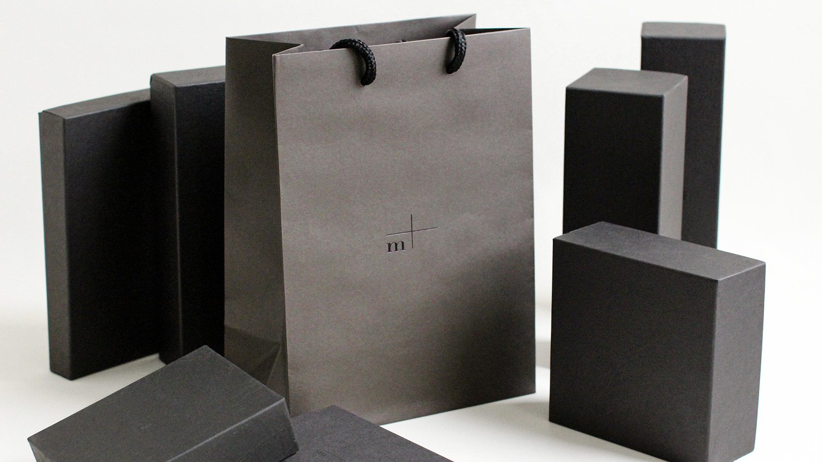 化粧箱と手提げ紙袋